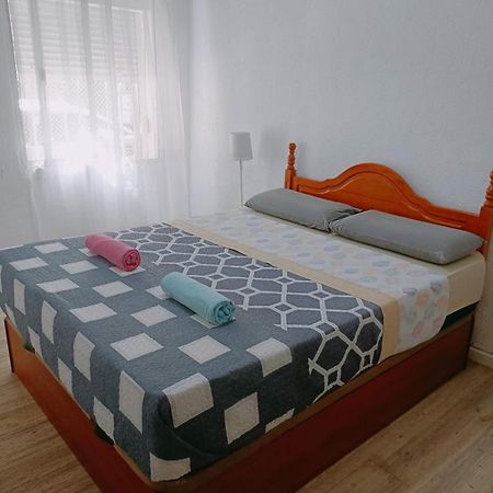 8 Mins Walk To Train Station Low Cost Youth Hostel Sevilla Exterior foto